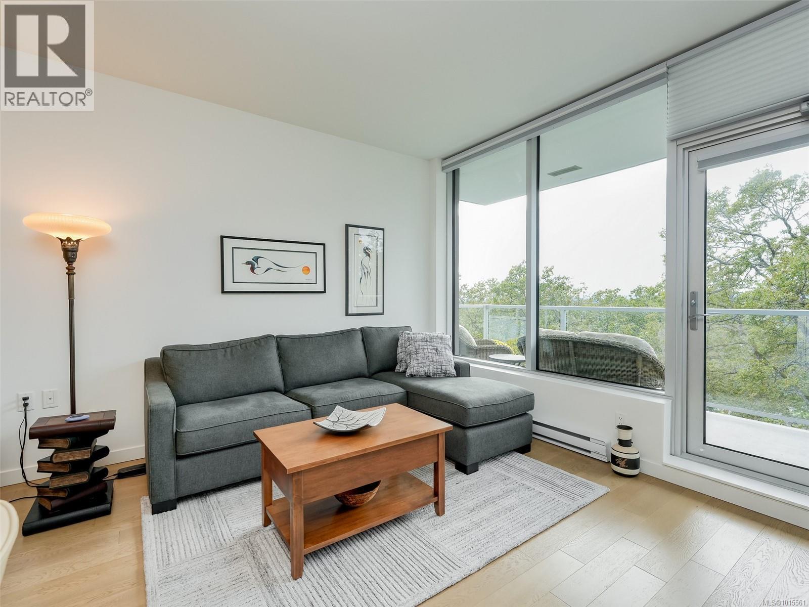 603 4009 Rainbow Hill Lane, Saanich