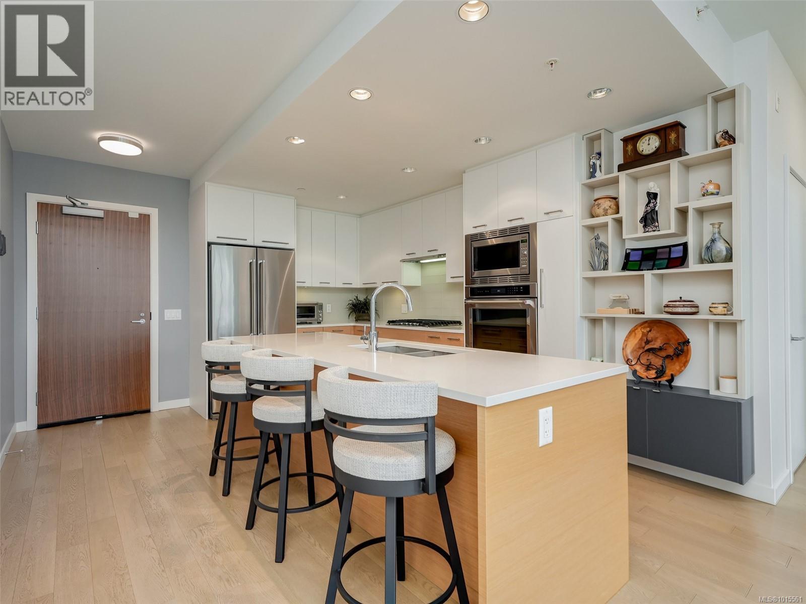 603 4009 Rainbow Hill Lane, Saanich