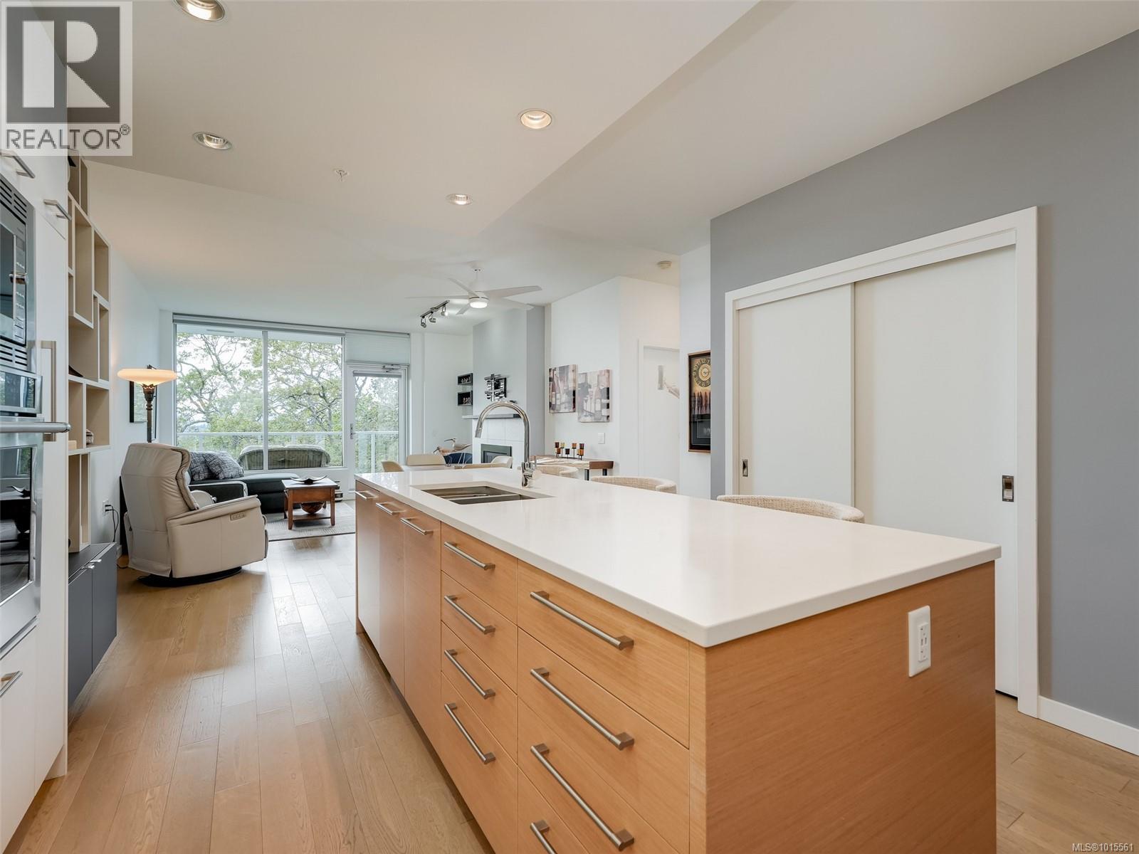 603 4009 Rainbow Hill Lane, Saanich