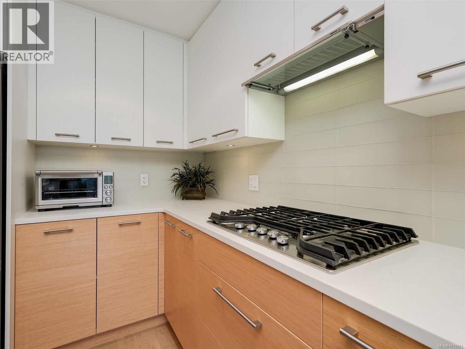 603 4009 Rainbow Hill Lane, Saanich