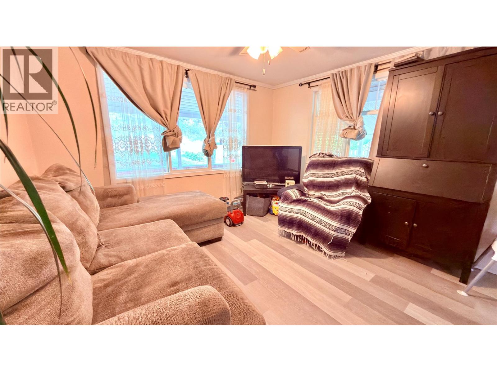 645 STRATHMORE AVENUE - 16