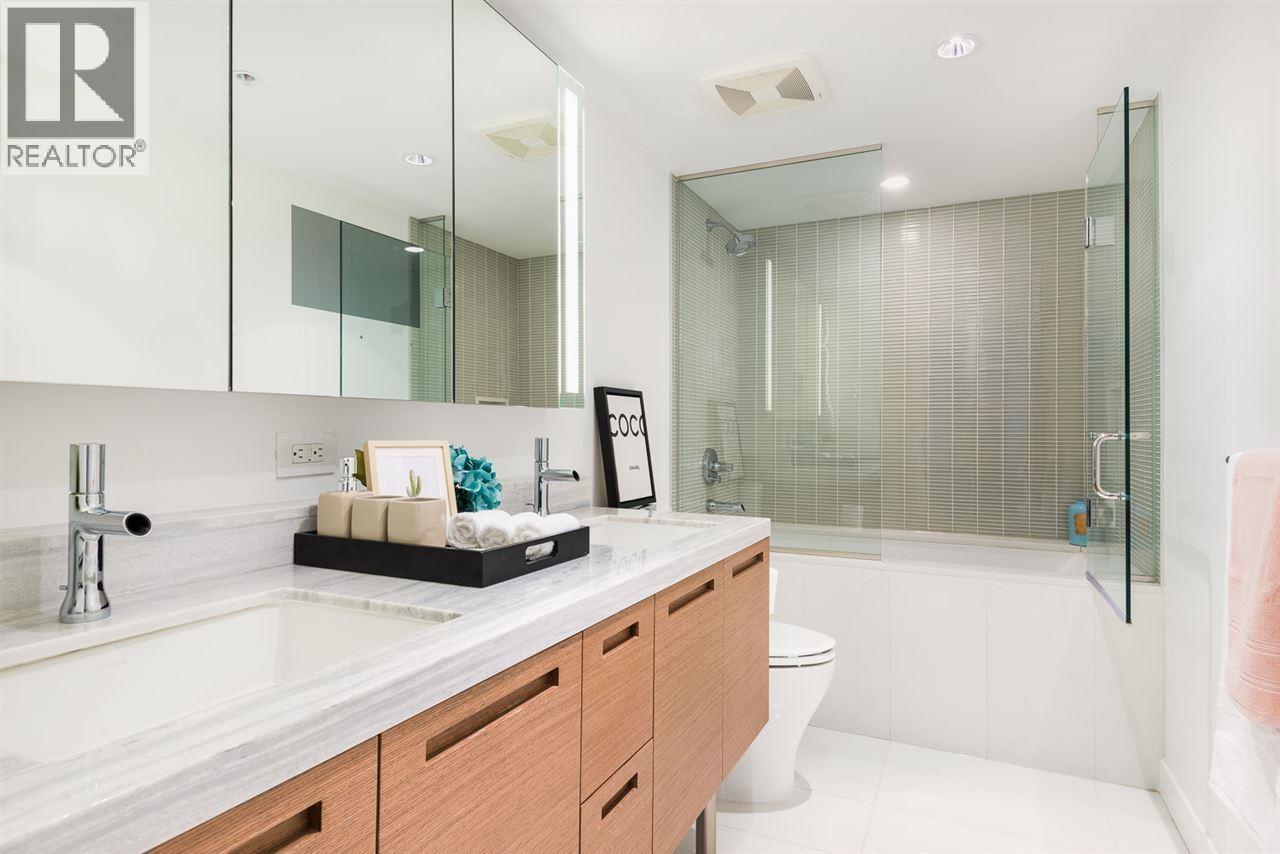 1001 777 RICHARDS STREET, Vancouver