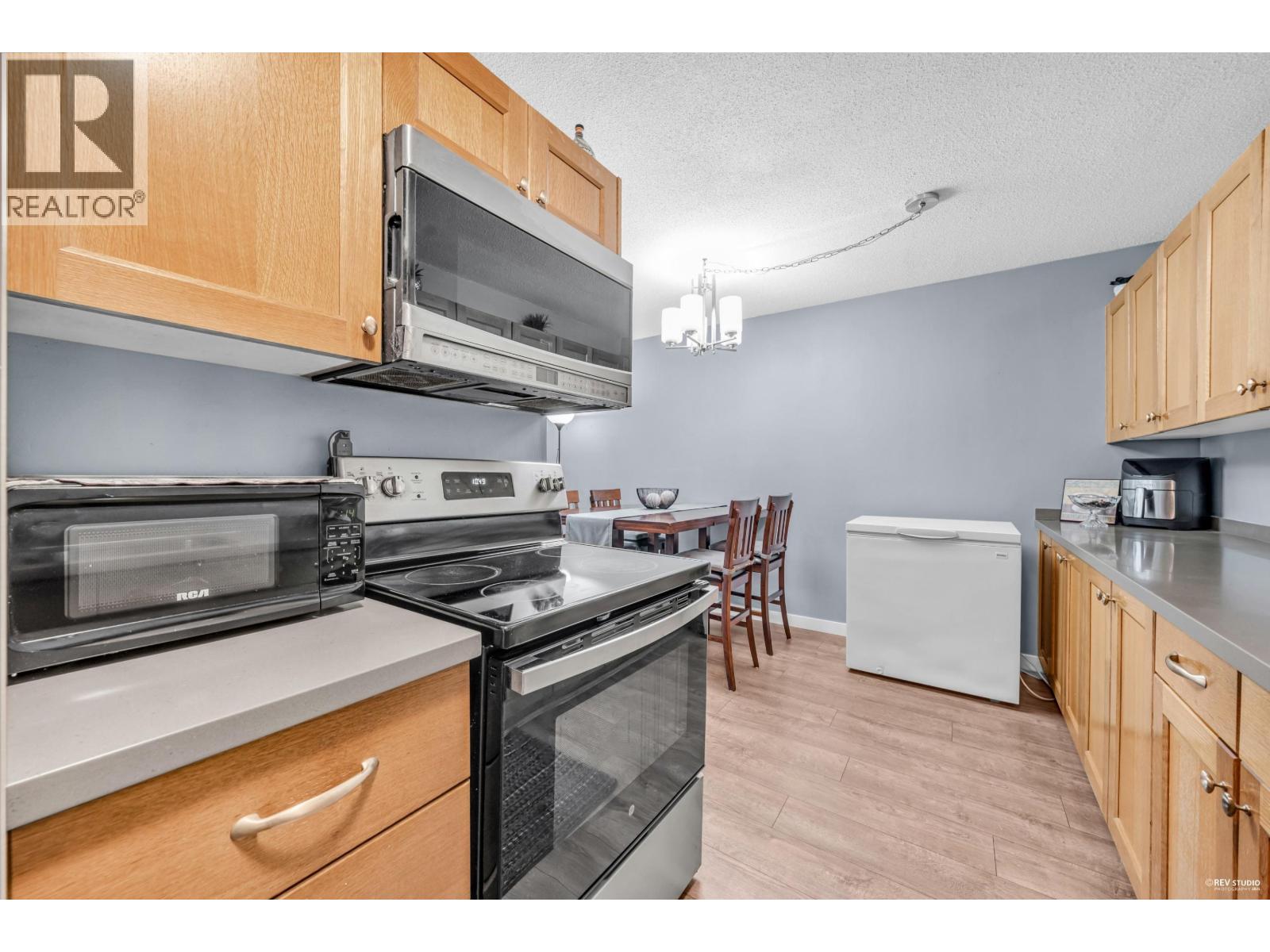 302 371 ELLESMERE AVENUE, Burnaby