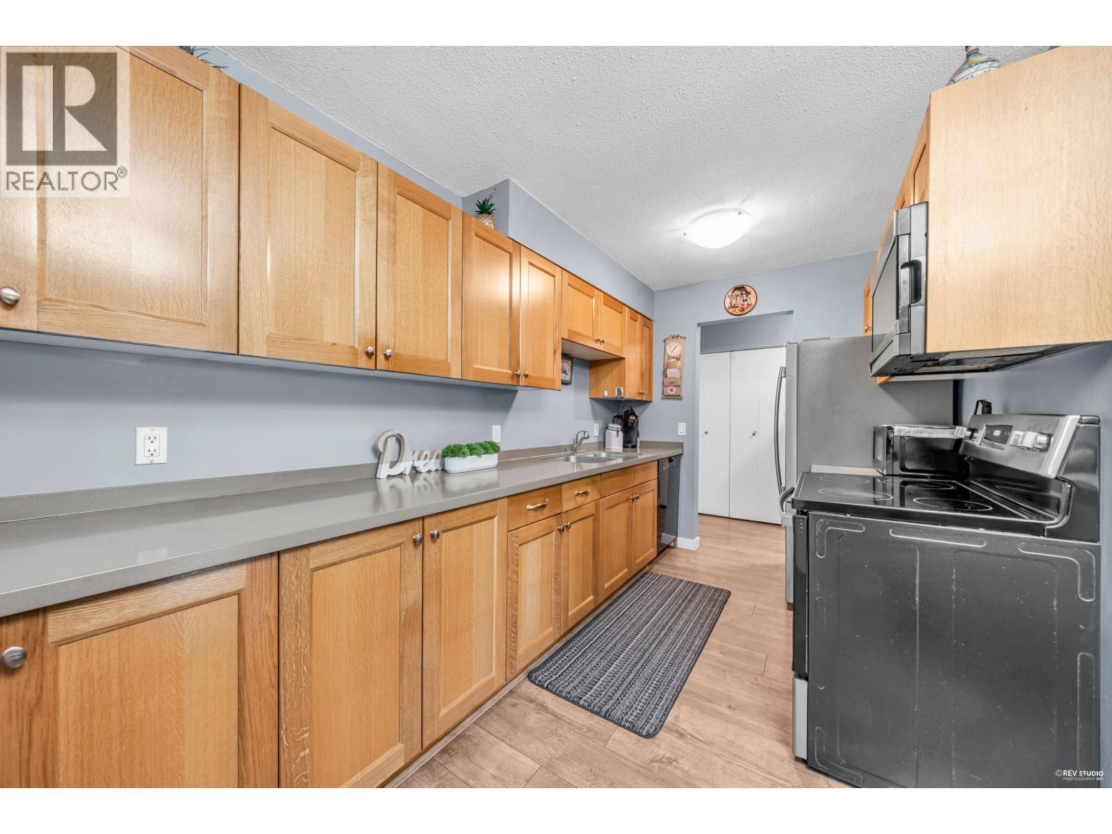 302 371 ELLESMERE AVENUE, Burnaby
