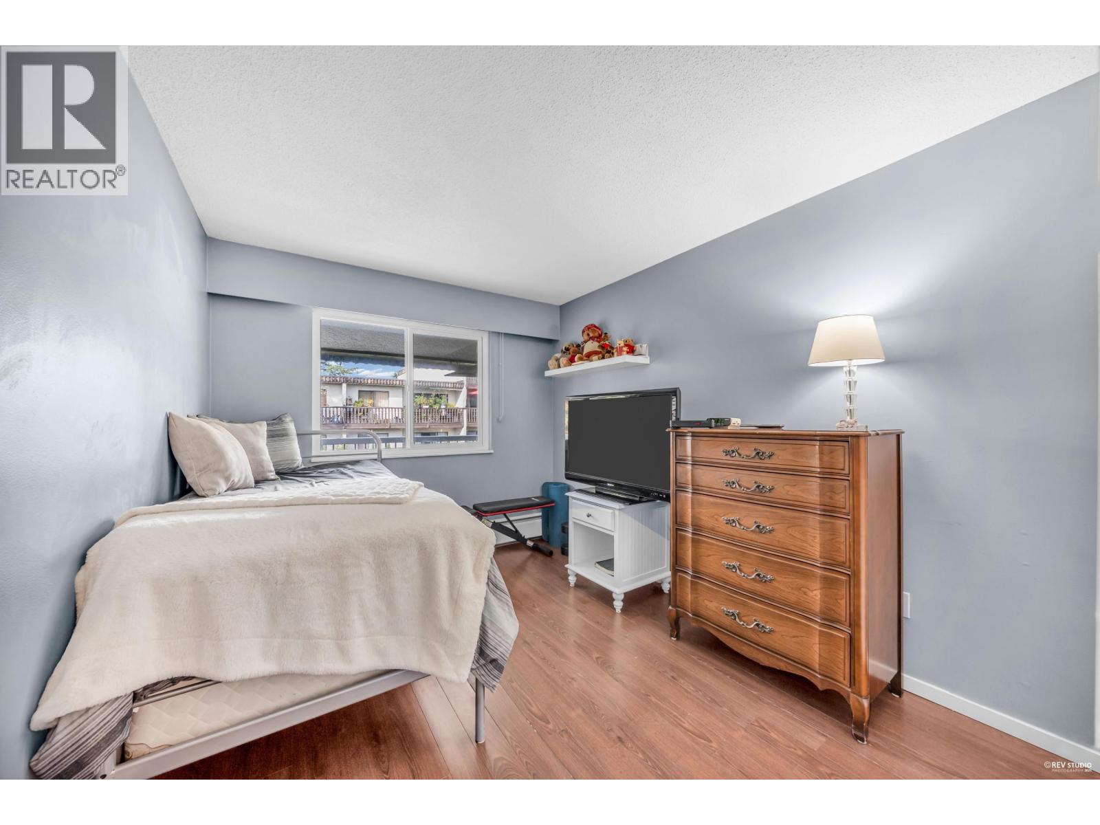 302 371 ELLESMERE AVENUE, Burnaby