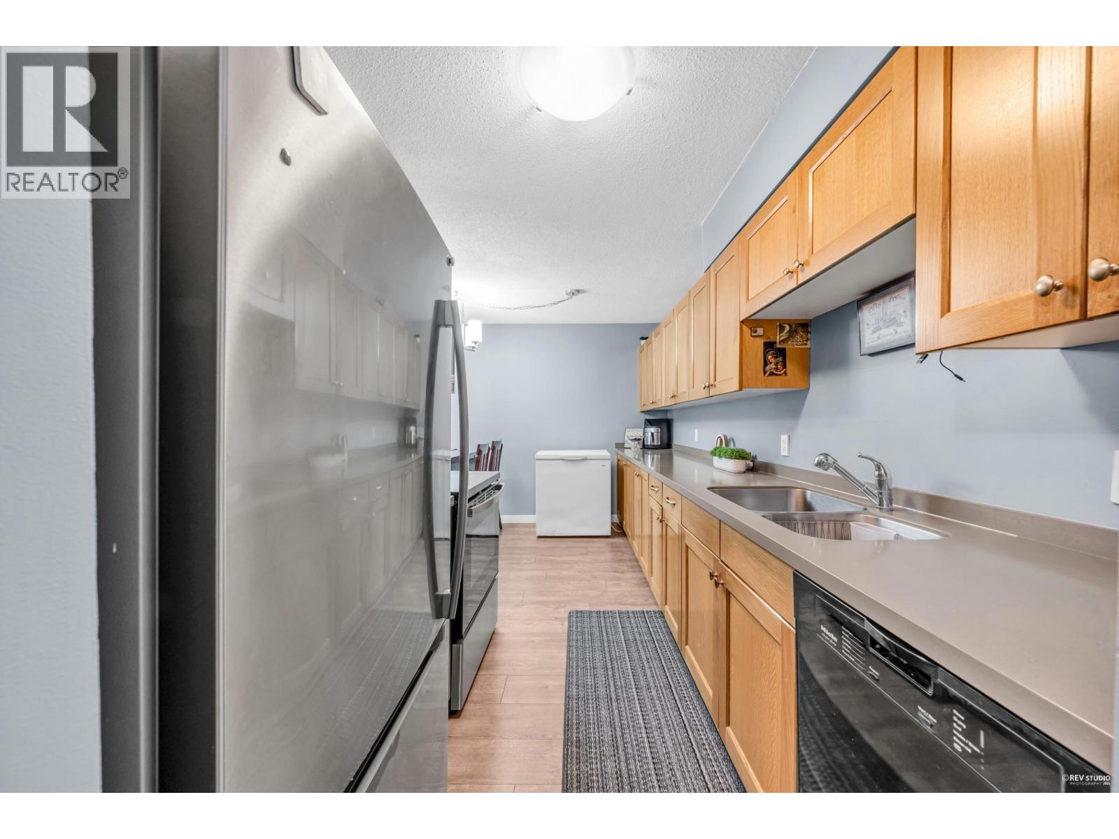 302 371 ELLESMERE AVENUE, Burnaby