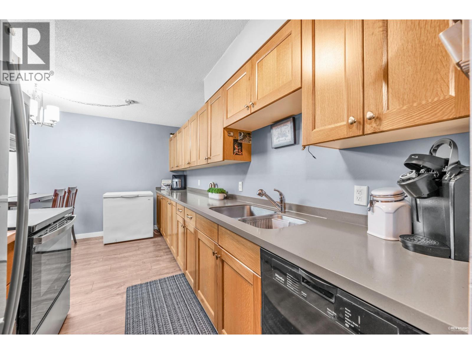 302 371 ELLESMERE AVENUE, Burnaby
