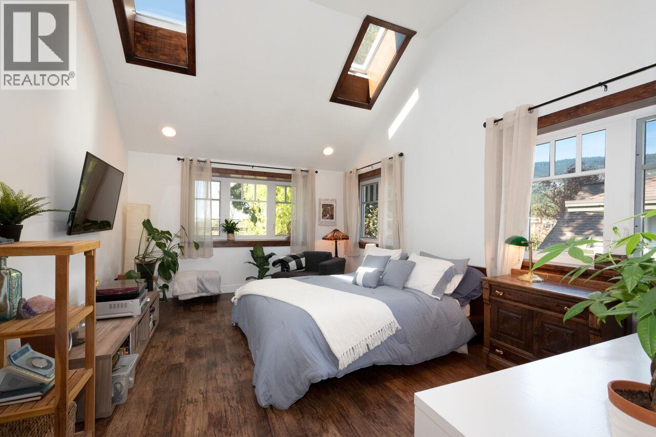 1050 11TH STREET, West Vancouver