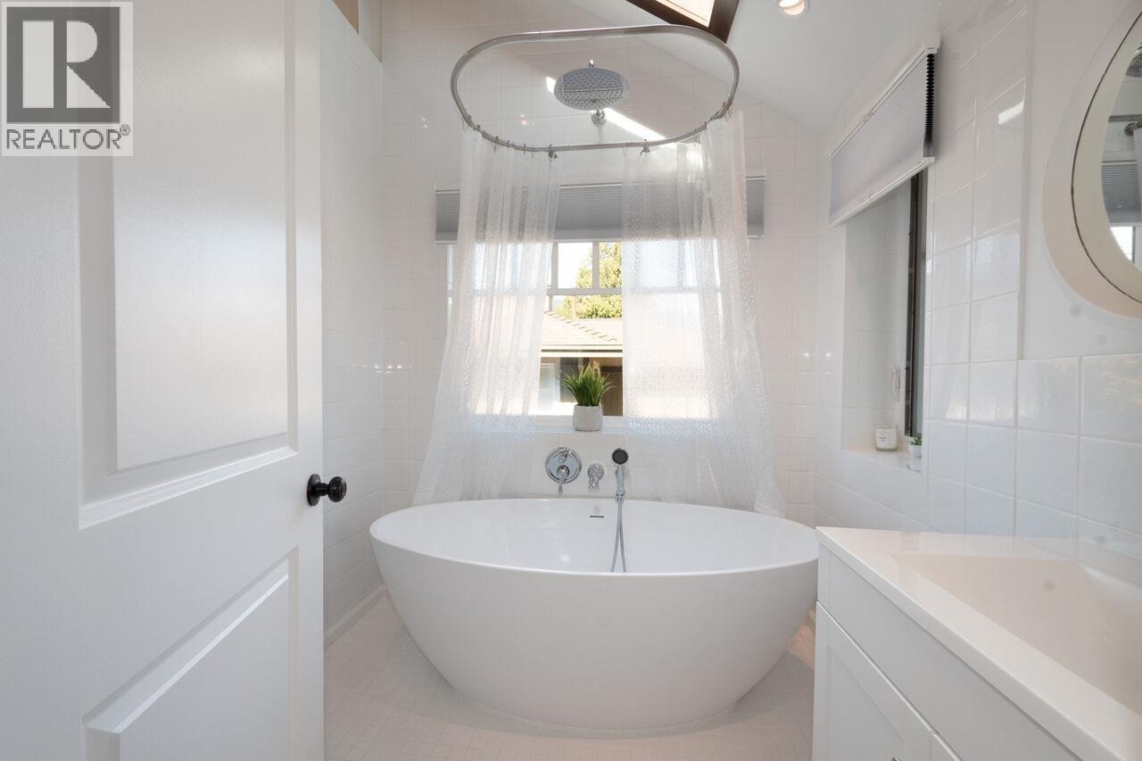 1050 11TH STREET, West Vancouver