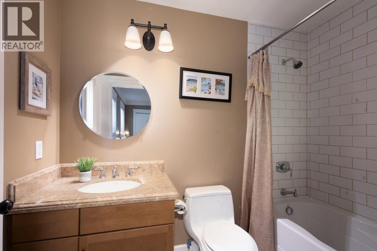 1050 11TH STREET, West Vancouver