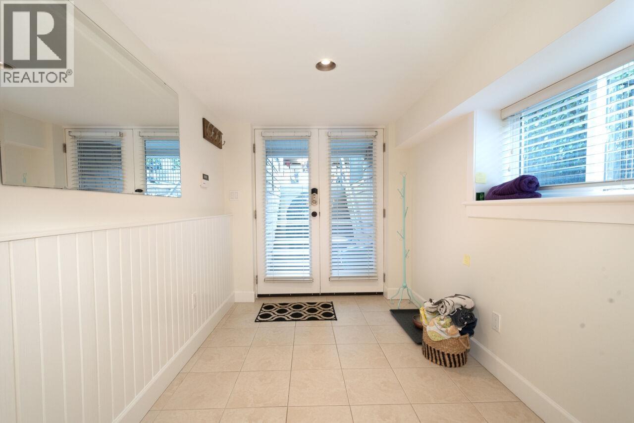 1050 11TH STREET, West Vancouver