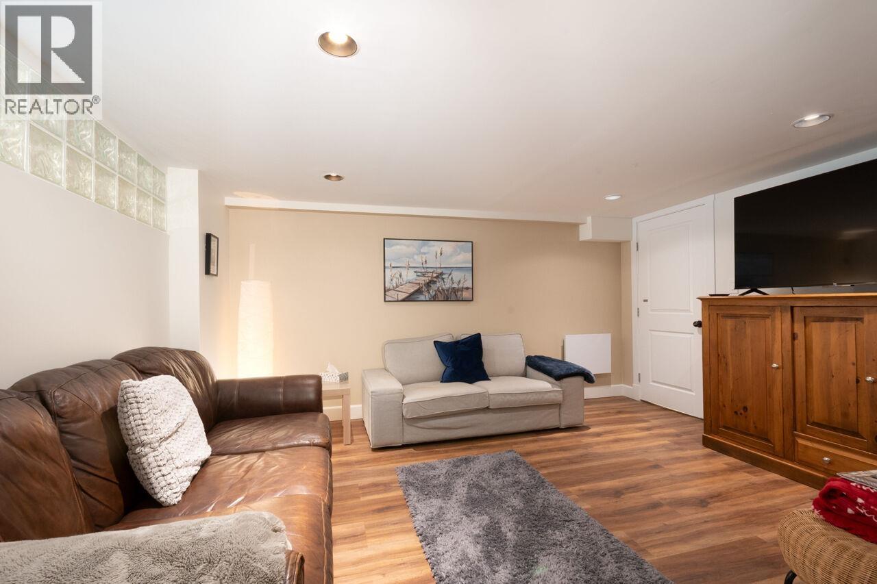 1050 11TH STREET, West Vancouver