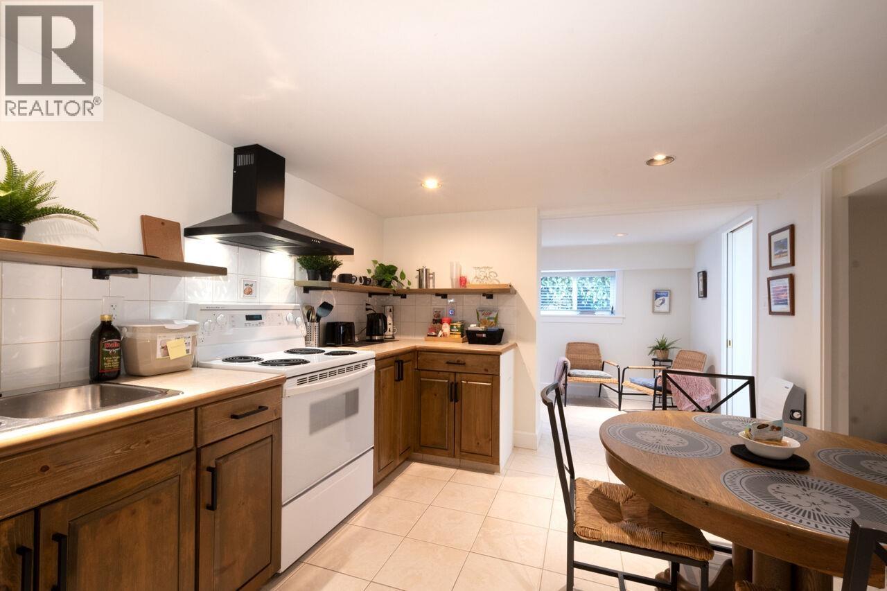 1050 11TH STREET, West Vancouver
