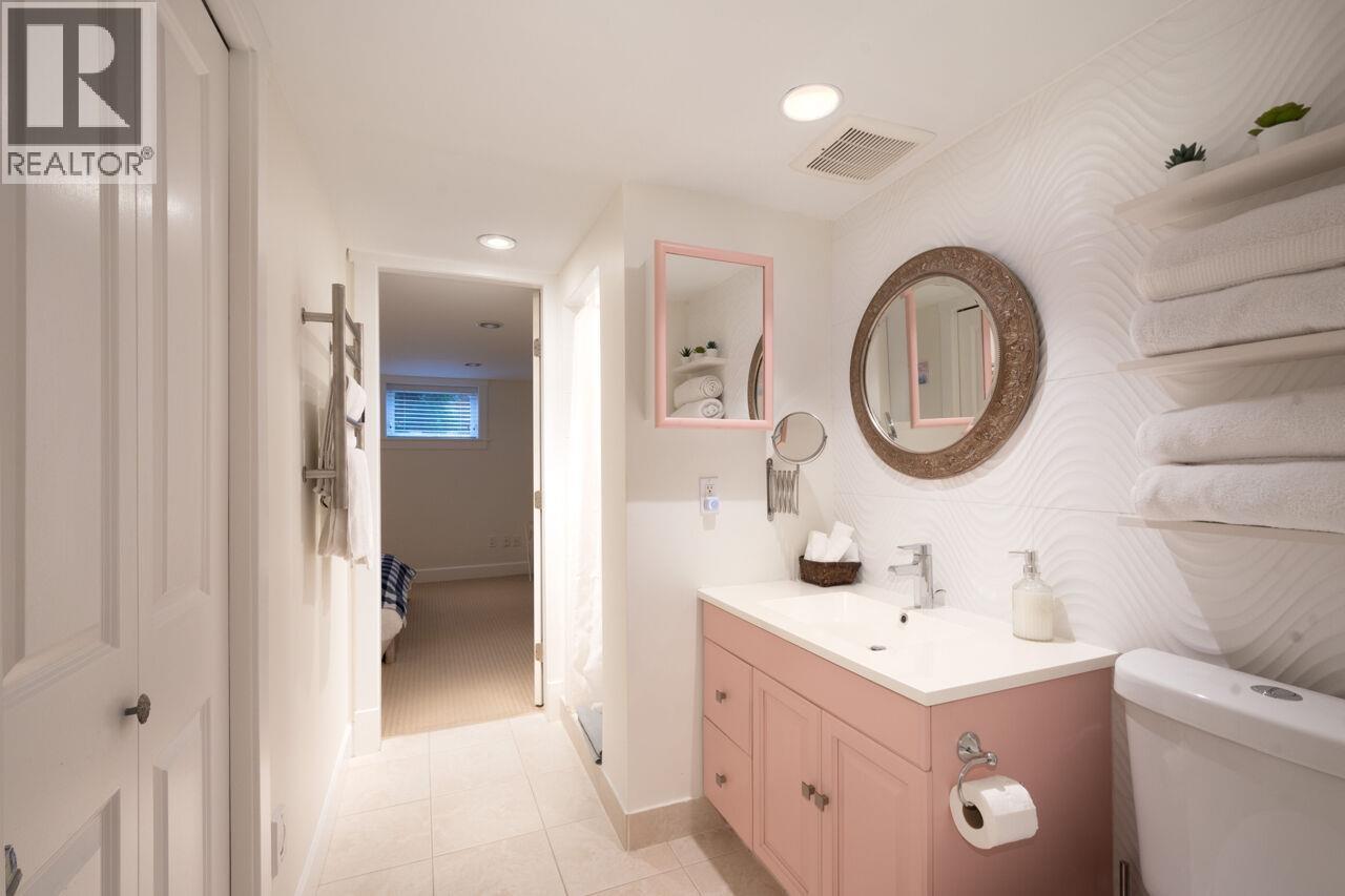 1050 11TH STREET, West Vancouver