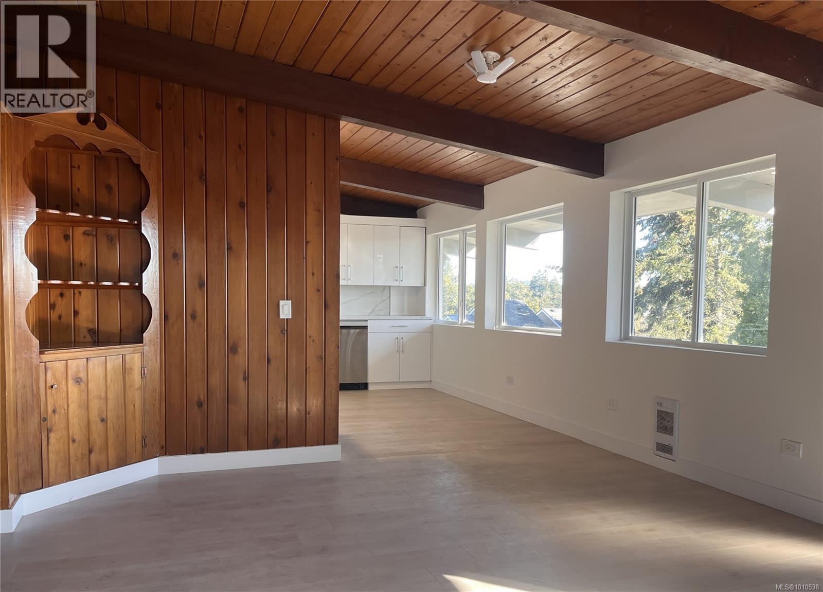  107 Island Highway, View Royal