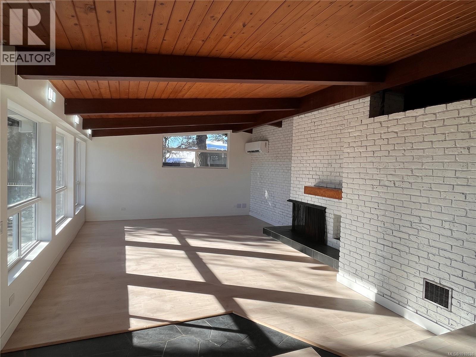  107 Island Highway, View Royal