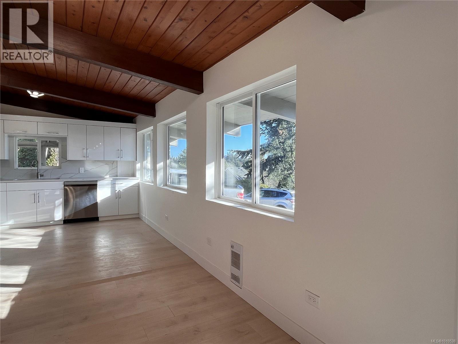  107 Island Highway, View Royal