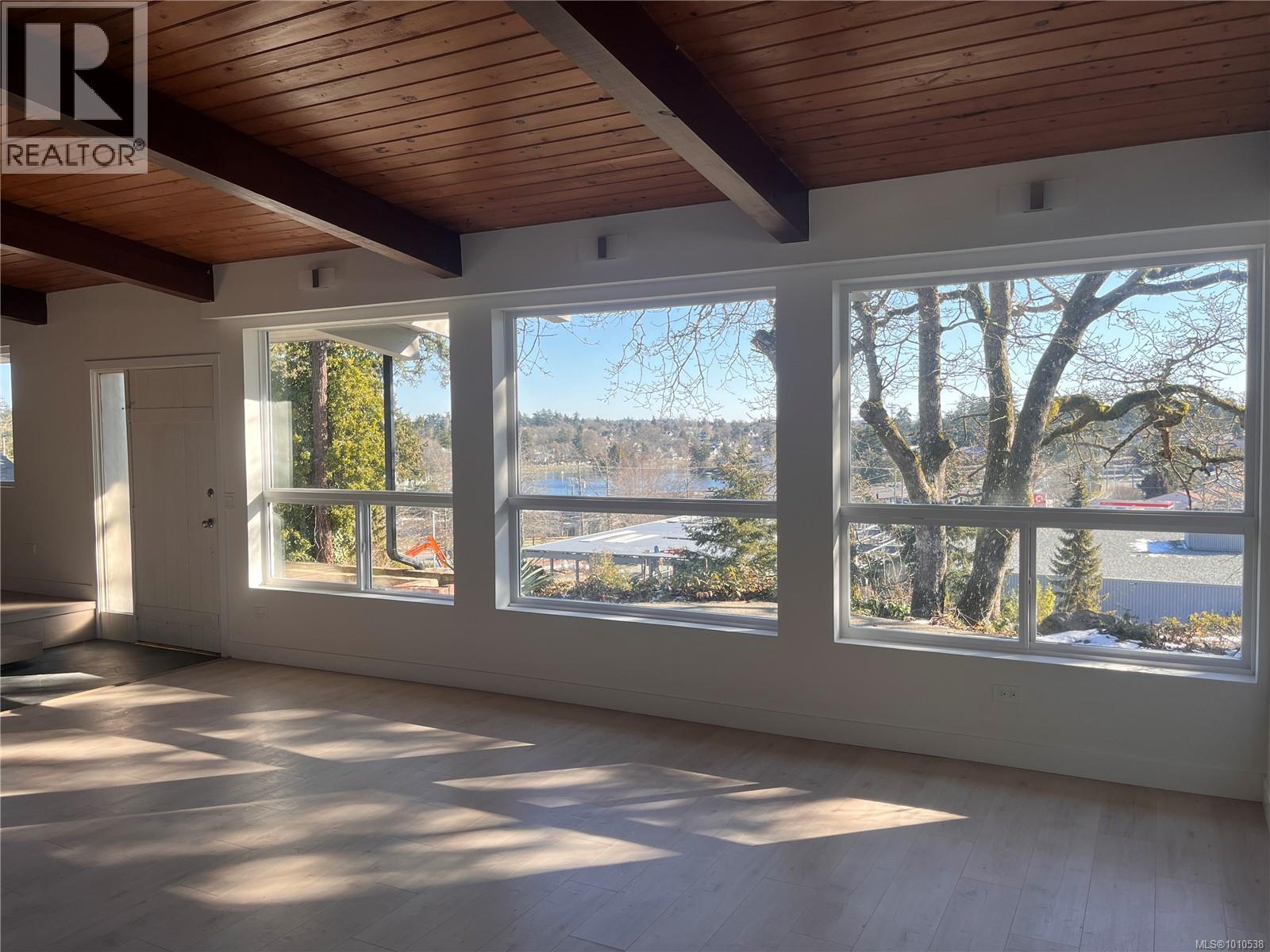  107 Island Highway, View Royal