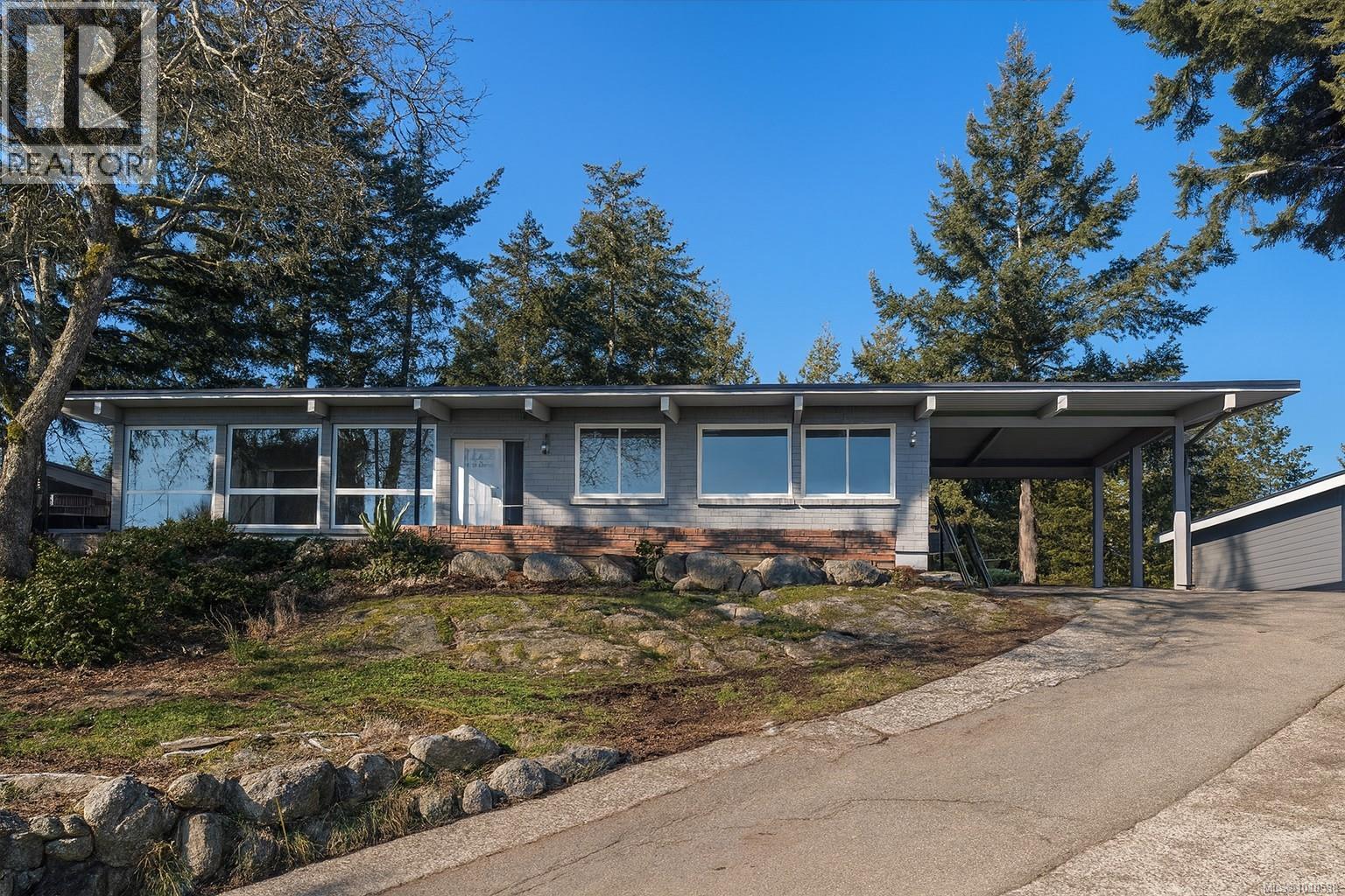  107 Island Highway, View Royal