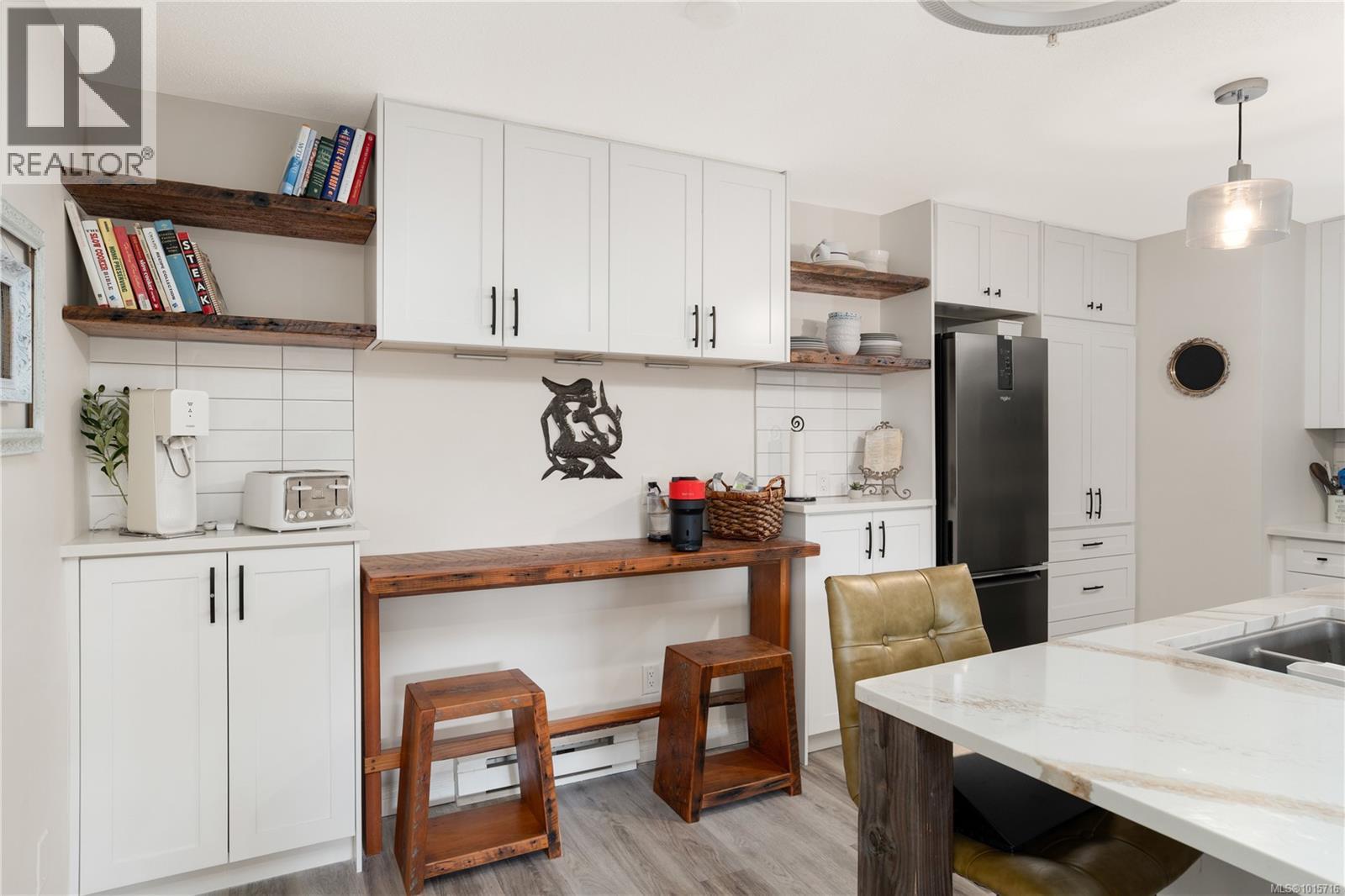 107 873 Esquimalt Road, Esquimalt