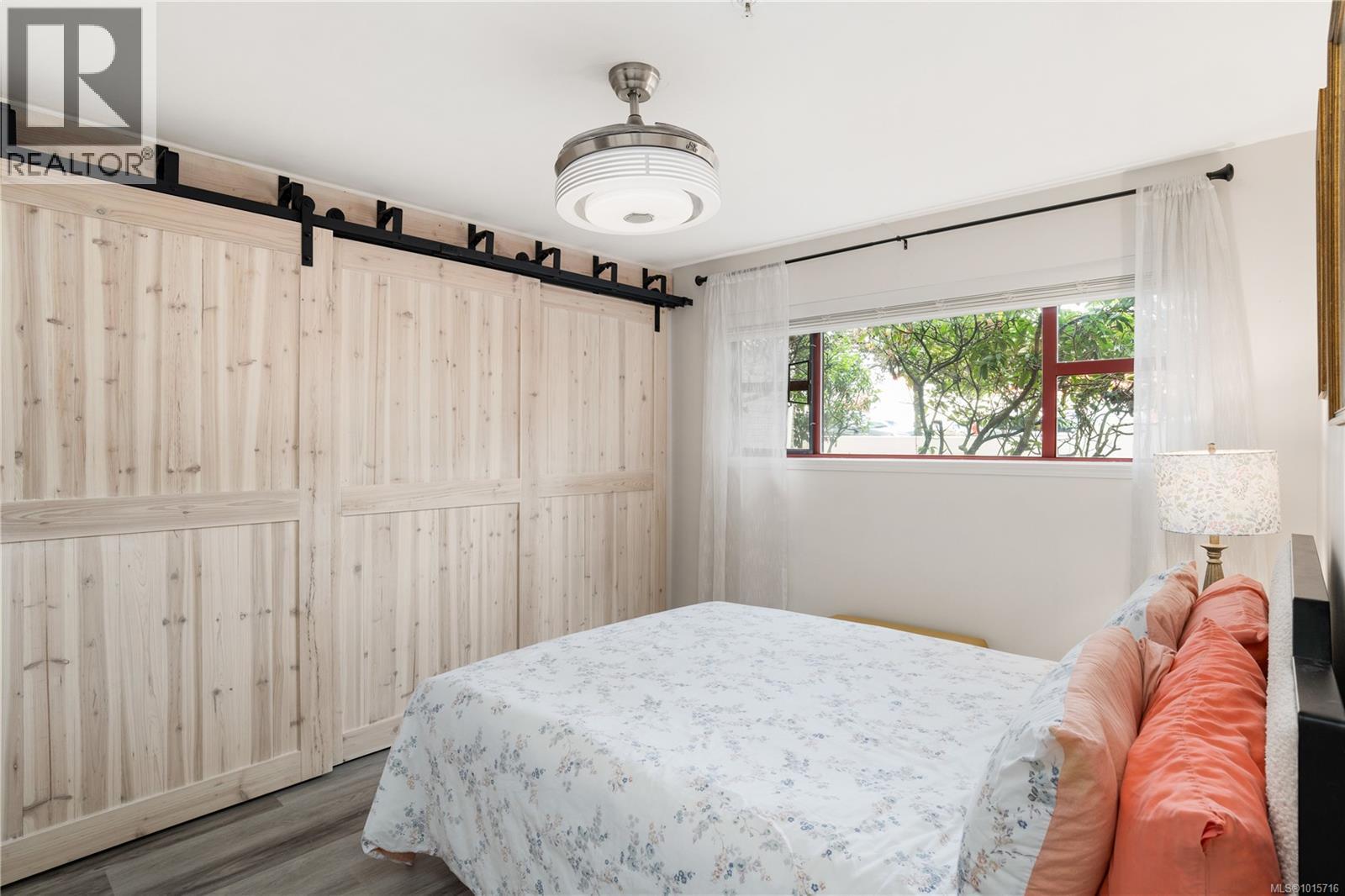 107 873 Esquimalt Road, Esquimalt