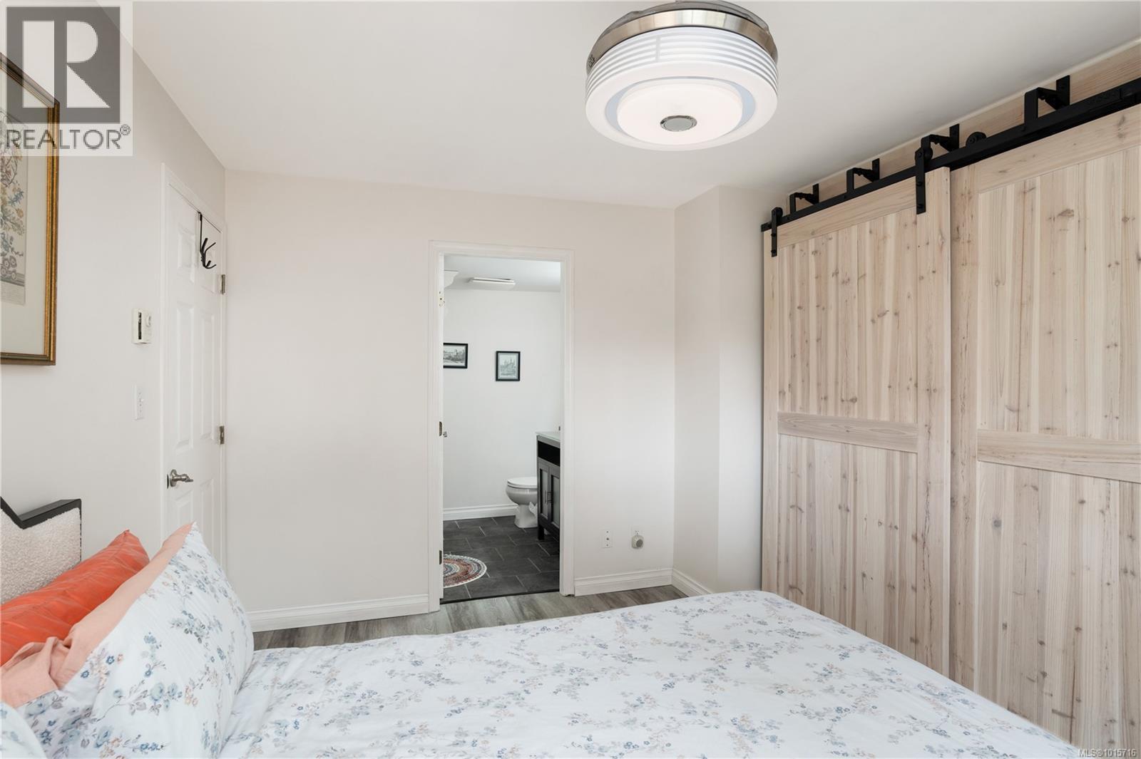 107 873 Esquimalt Road, Esquimalt