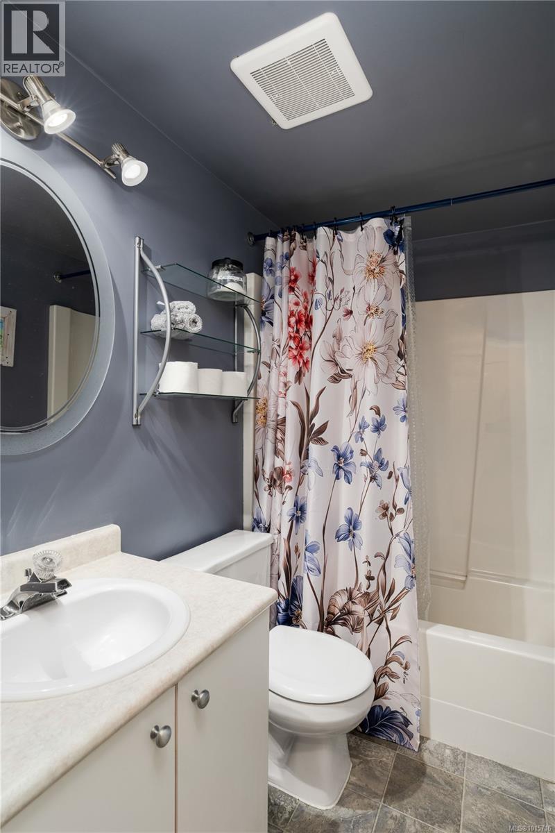107 873 Esquimalt Road, Esquimalt
