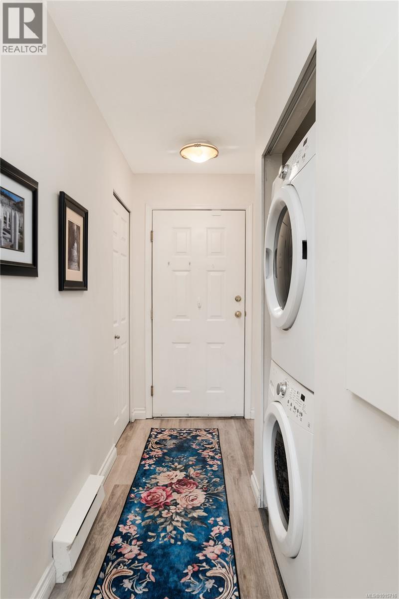 107 873 Esquimalt Road, Esquimalt