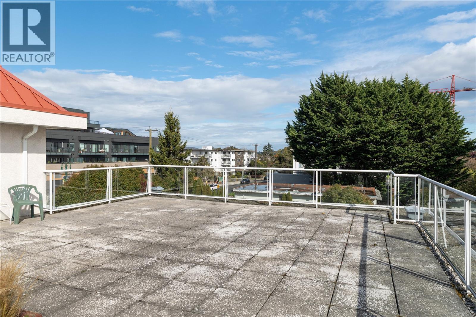 107 873 Esquimalt Road, Esquimalt