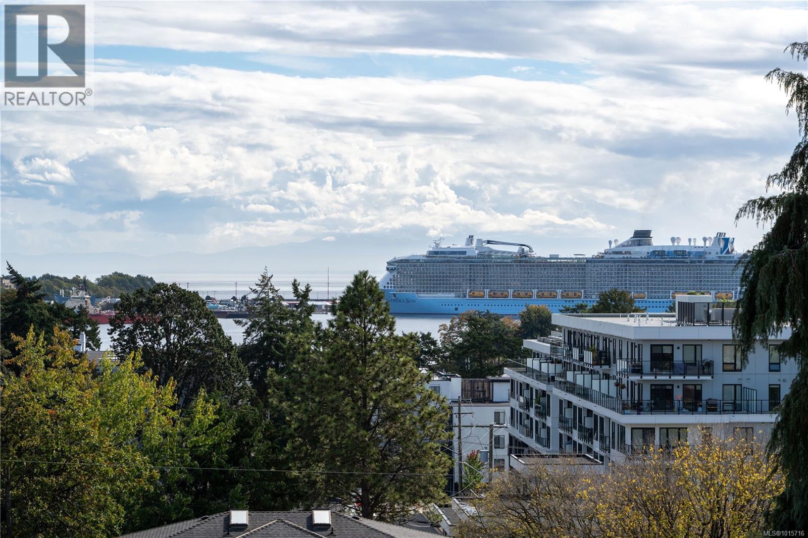 107 873 Esquimalt Road, Esquimalt