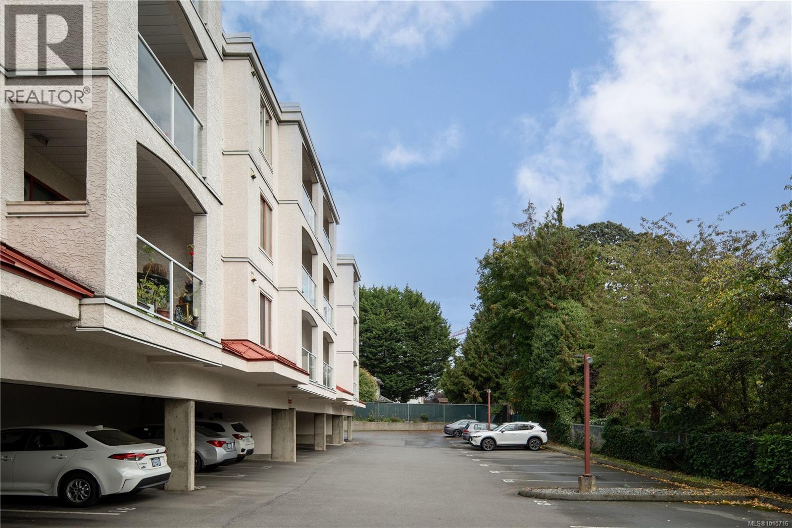 107 873 Esquimalt Road, Esquimalt