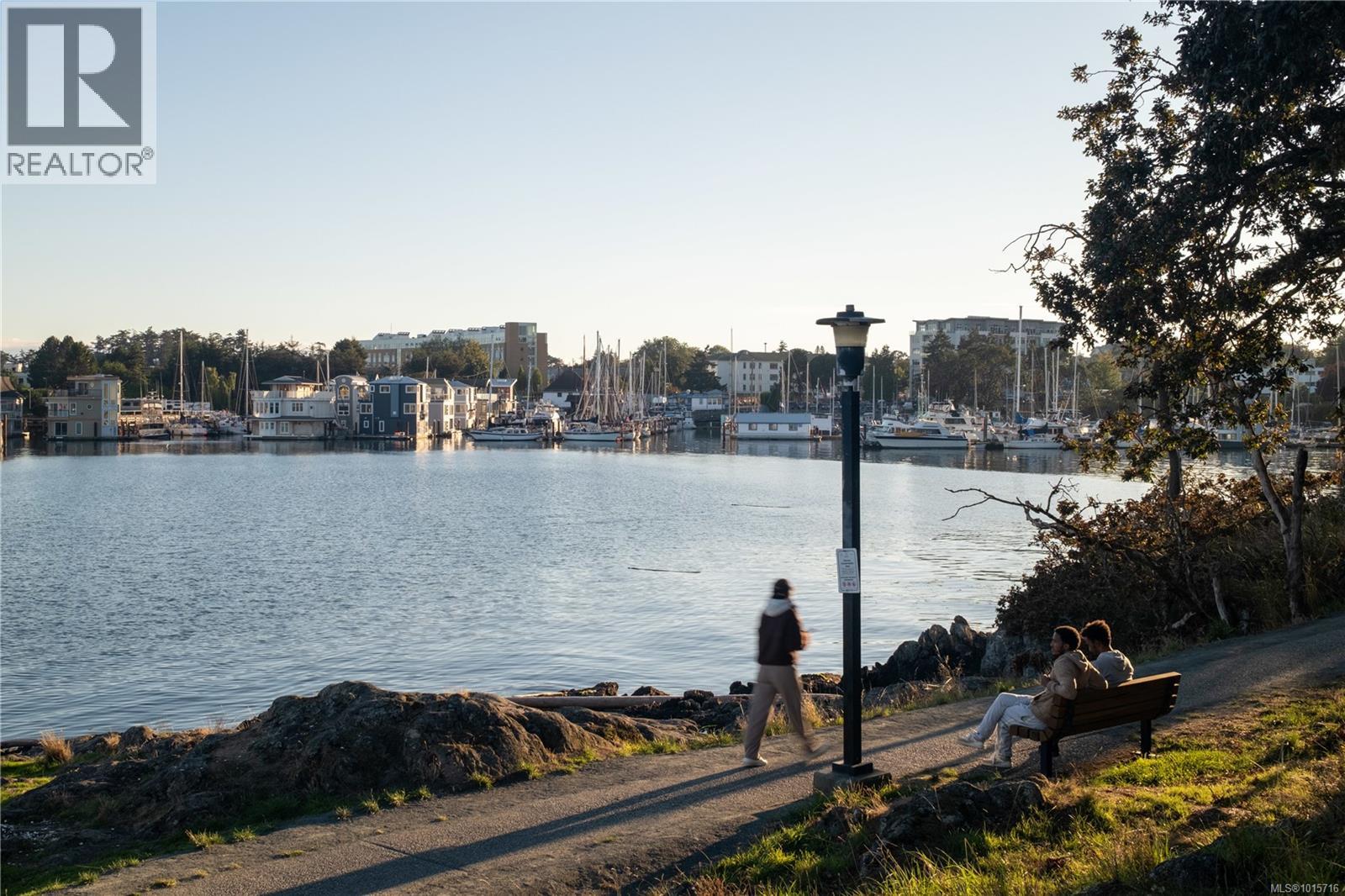 107 873 Esquimalt Road, Esquimalt