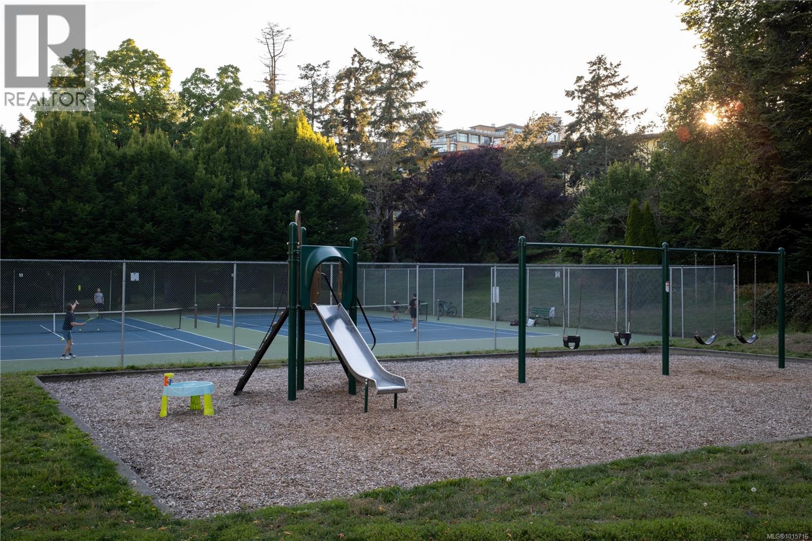 107 873 Esquimalt Road, Esquimalt