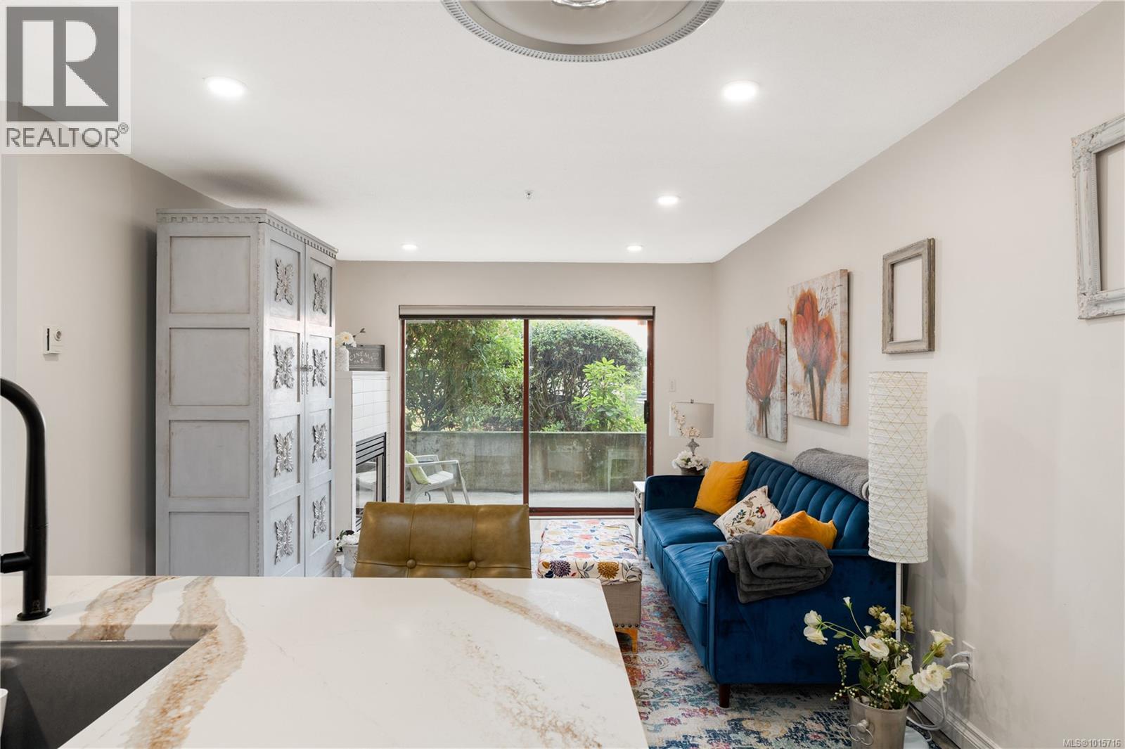 107 873 Esquimalt Road, Esquimalt