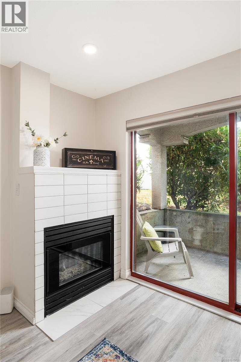107 873 Esquimalt Road, Esquimalt