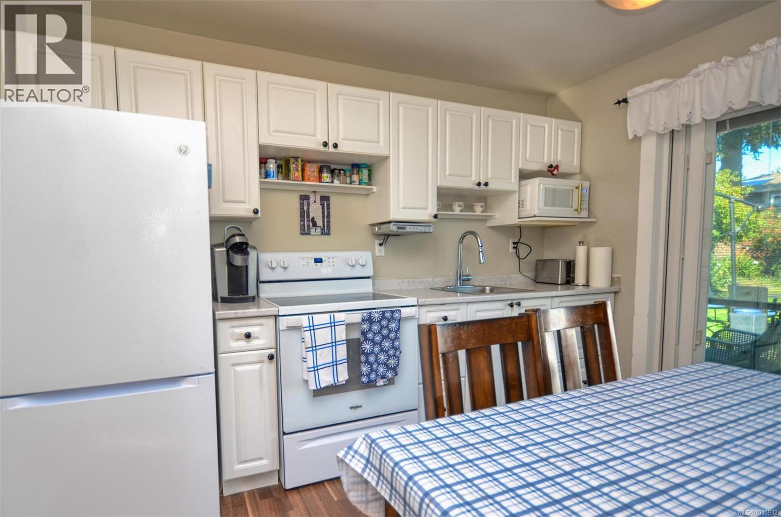 1006 Lyall St, Esquimalt