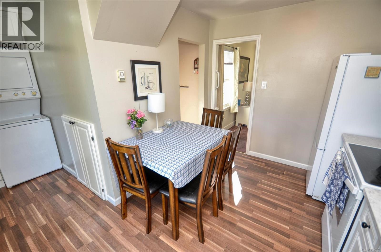 1006 Lyall St, Esquimalt