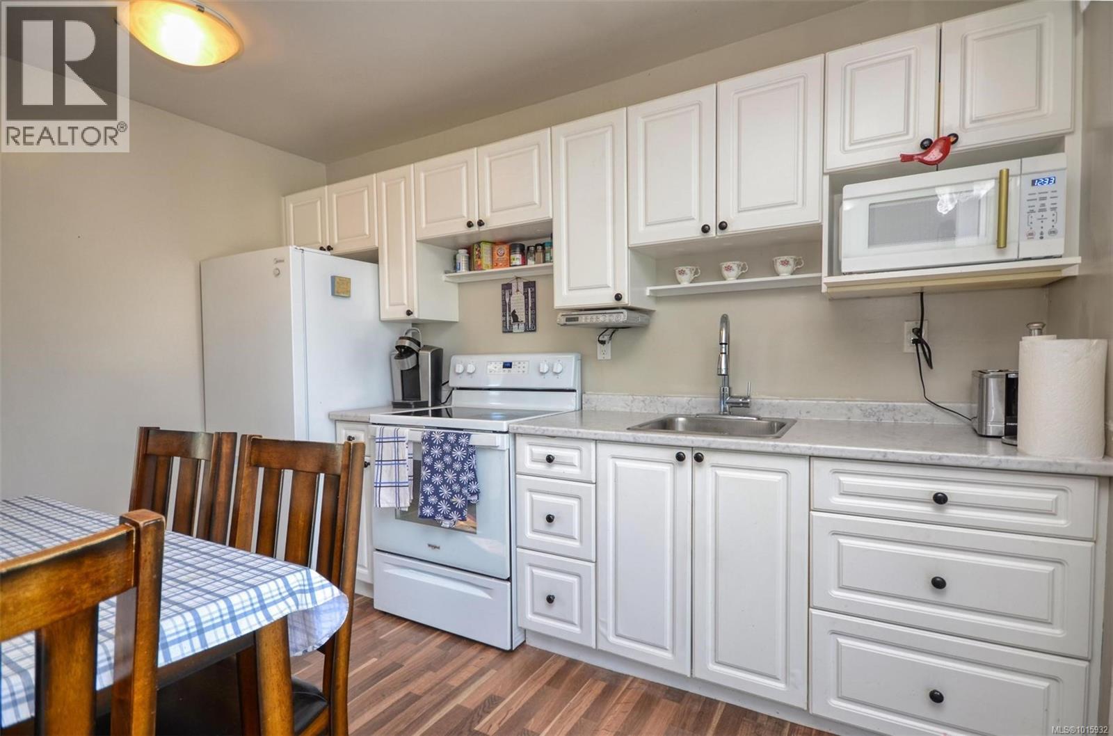 1006 Lyall St, Esquimalt