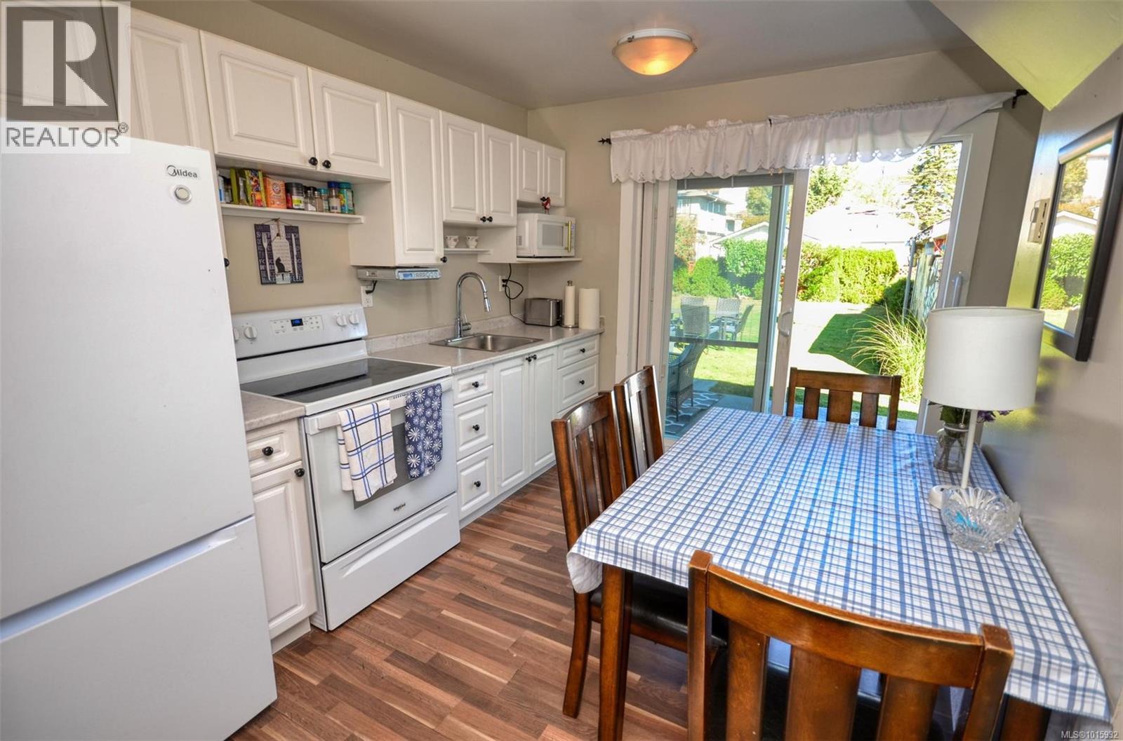 1006 Lyall St, Esquimalt