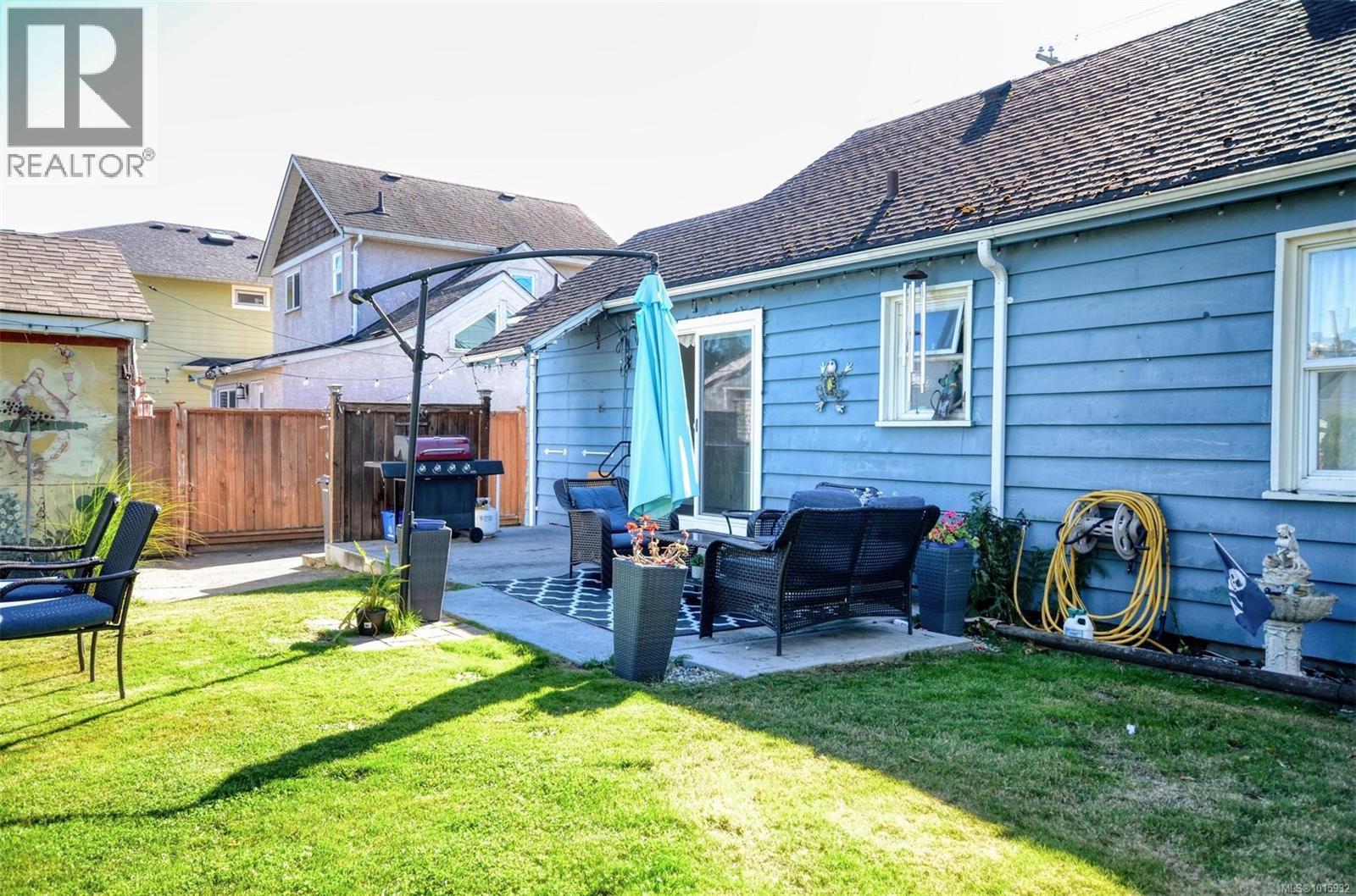 1006 Lyall St, Esquimalt
