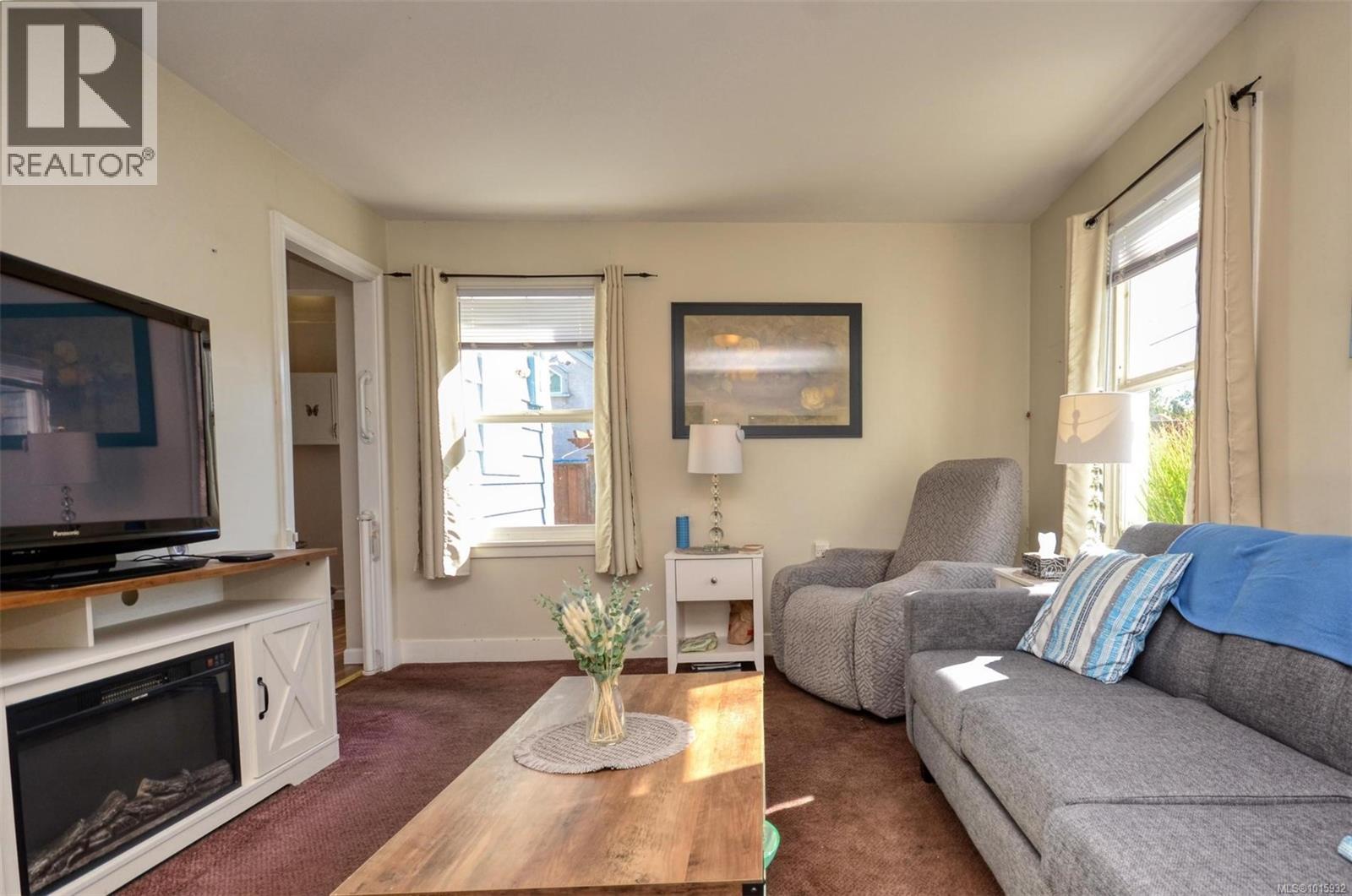 1006 Lyall St, Esquimalt