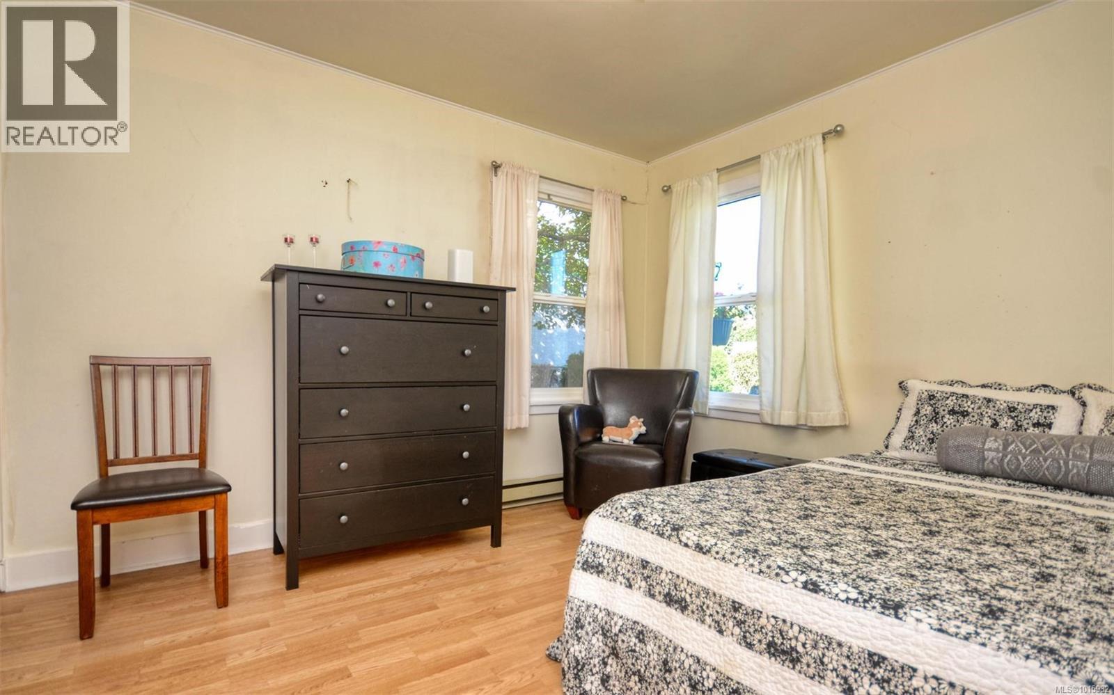 1006 Lyall St, Esquimalt