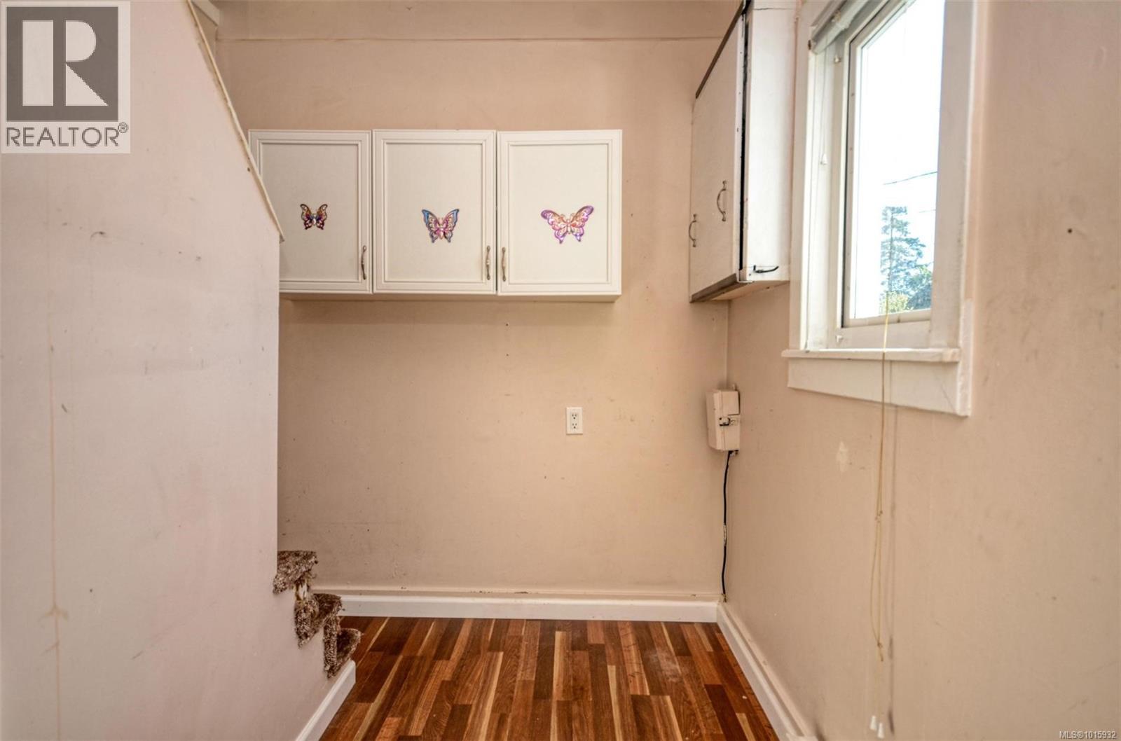 1006 Lyall St, Esquimalt