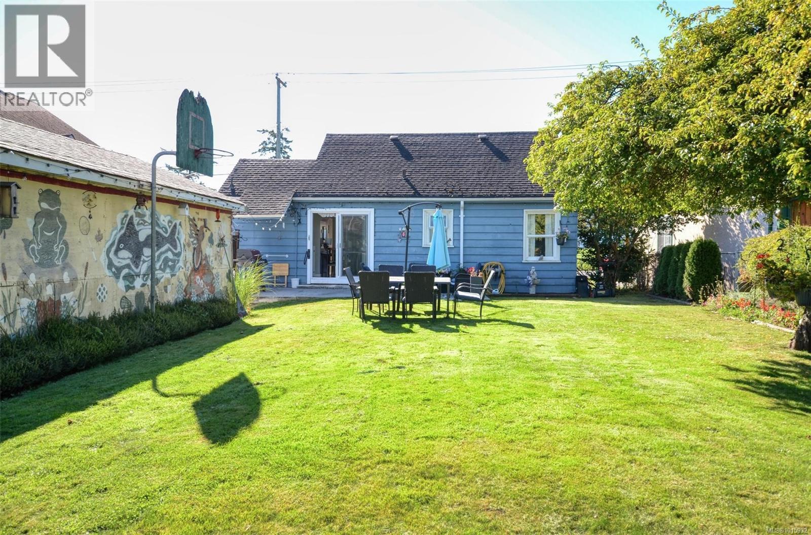 1006 Lyall St, Esquimalt