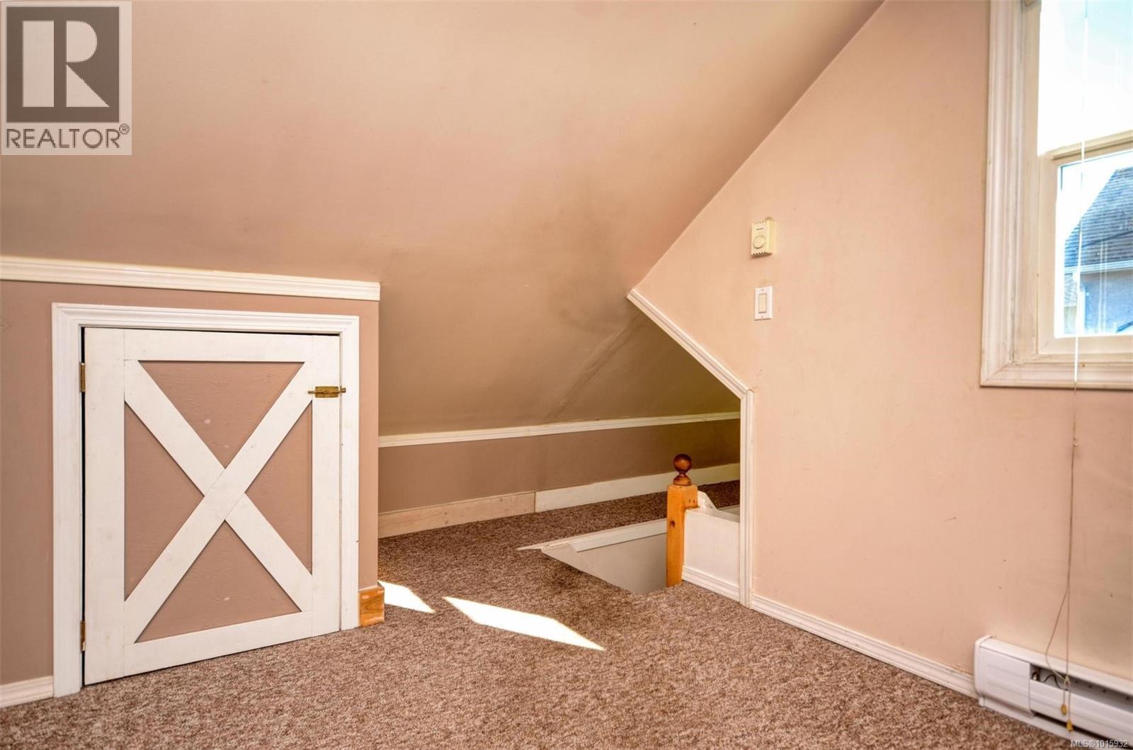 1006 Lyall St, Esquimalt