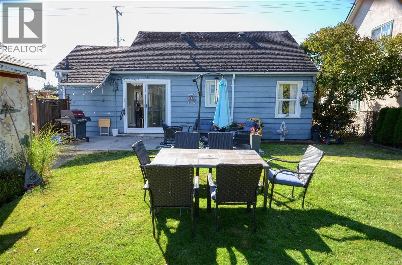 1006 Lyall St, Esquimalt