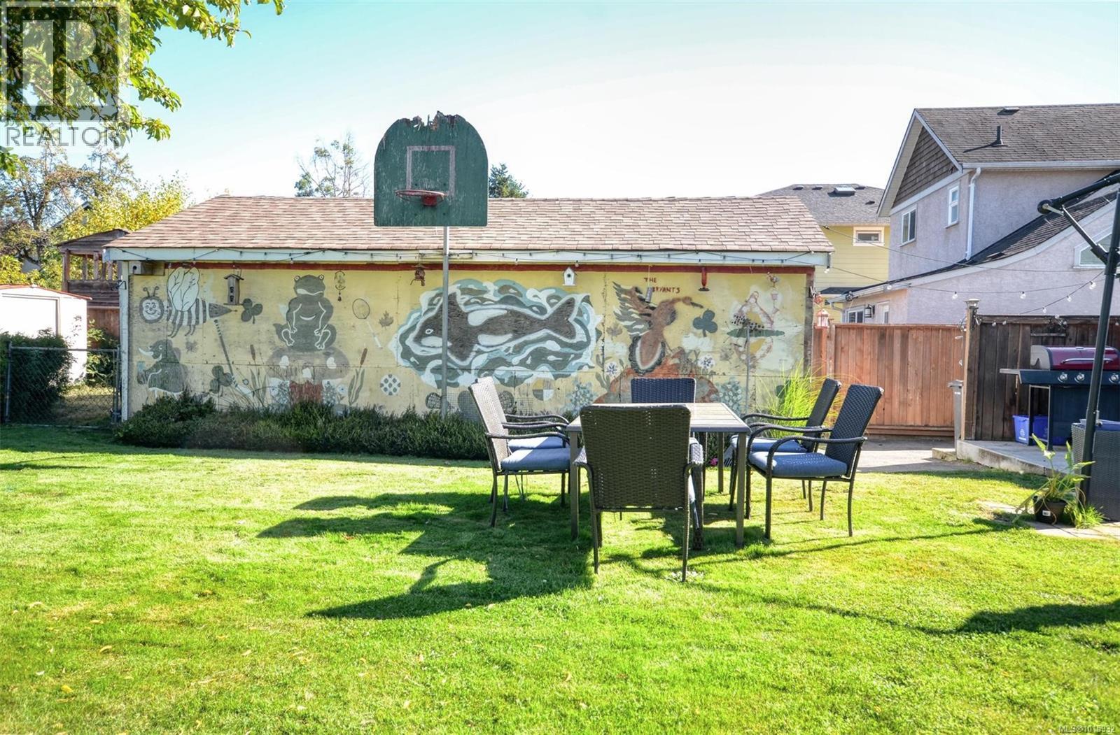 1006 Lyall St, Esquimalt