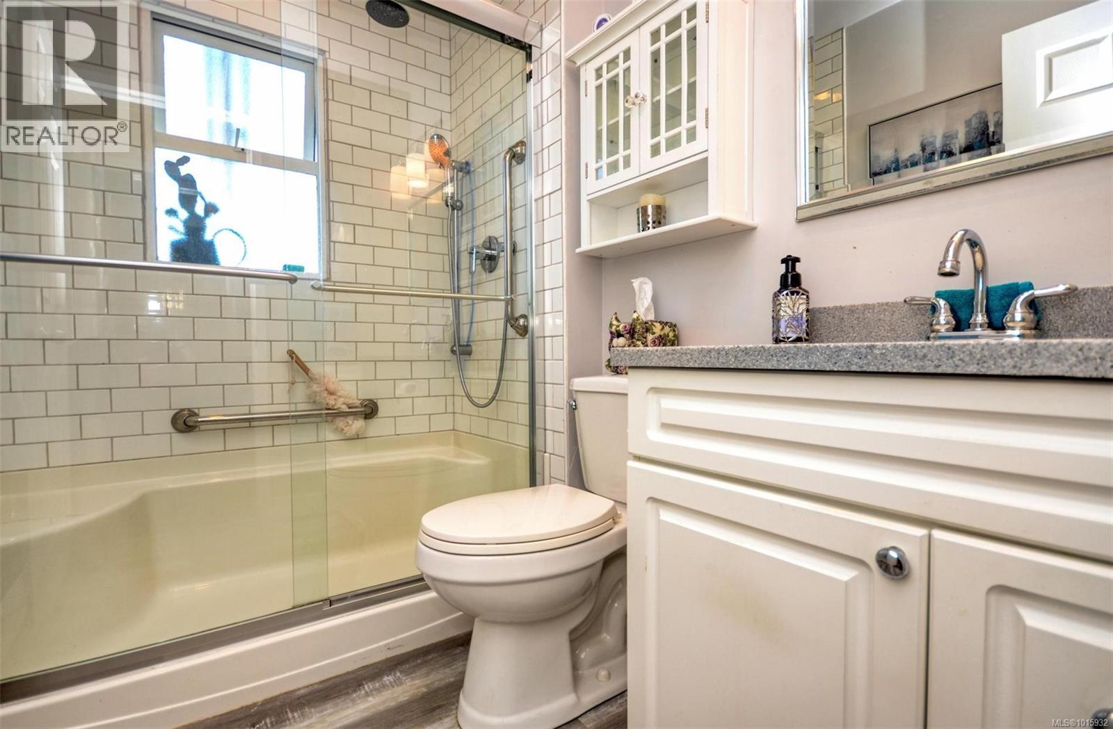 1006 Lyall St, Esquimalt