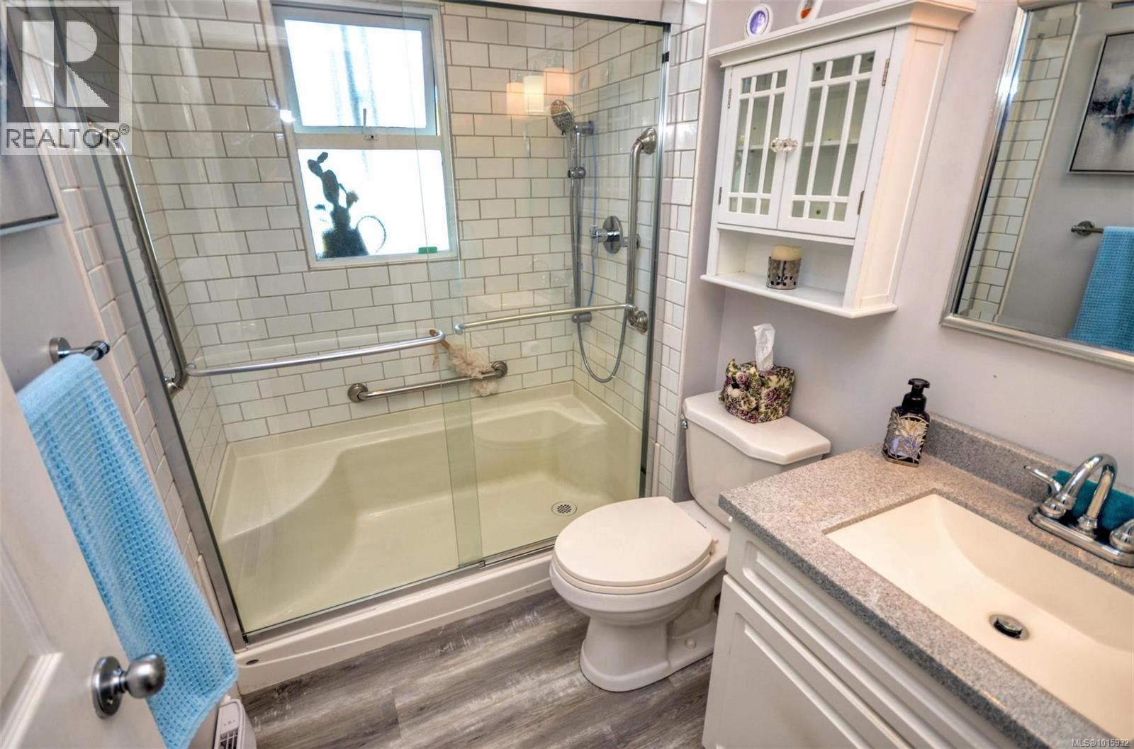 1006 Lyall St, Esquimalt