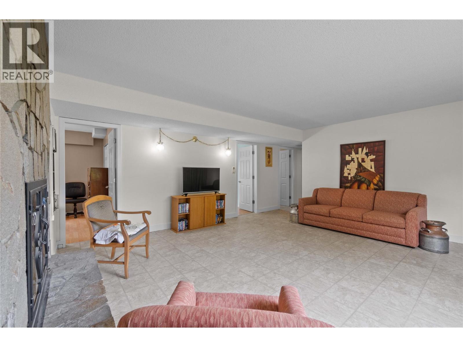 4102 Malakwa Road, Malakwa